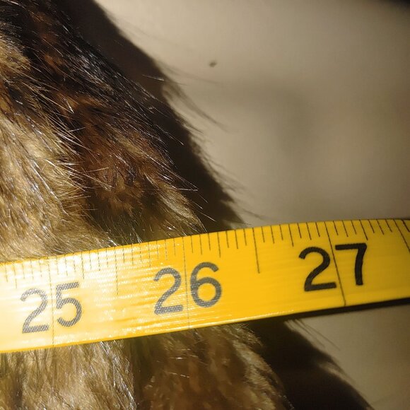 Large Animal Fur Shawl Stole Wrap Vintage Brown Satin Lining Hook Eyelets - Picture 7 of 12